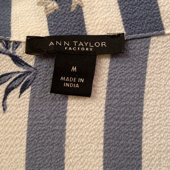 Ann Taylor Blouse Blue White Stripe Floral Tie at Waist Long Sleeve WM SZ M 💛 - Picture 10 of 11
